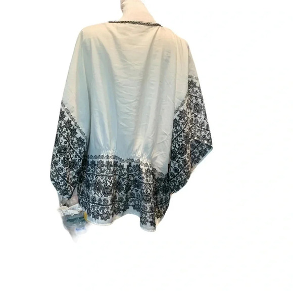 Avenue white and black kimono 14/16 - Picture 2 of 9